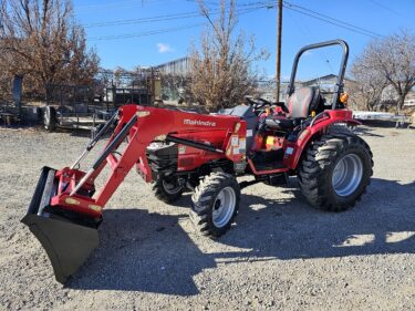 2024 Mahindra 1626 Tractor with Loader