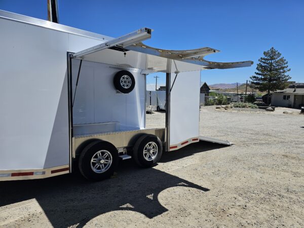 2024 Featherlite 20' Enclosed Flat Nose Car Hauler - Image 14