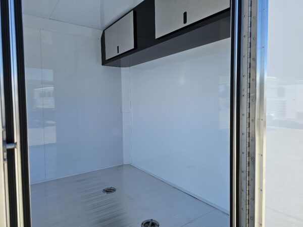 2024 Featherlite 20' Enclosed Flat Nose Car Hauler - Image 12