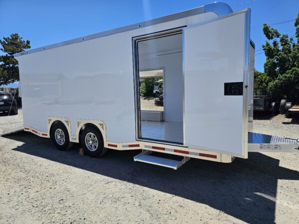 2024 Featherlite 20' Enclosed Flat Nose Car Hauler - Image 10