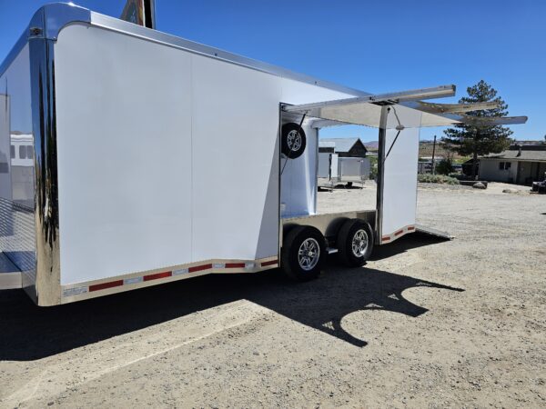 2024 Featherlite 20' Enclosed Flat Nose Car Hauler - Image 9
