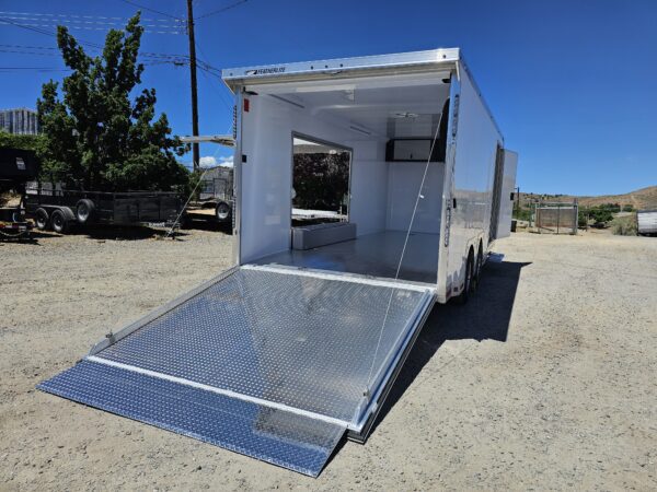 2024 Featherlite 20' Enclosed Flat Nose Car Hauler - Image 7