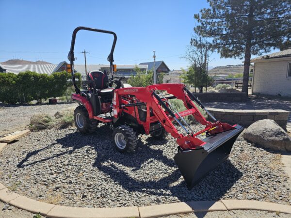2024 Mahindra 1120 Tractor with Loader - Image 5