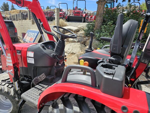 2025 Mahindra 2126 Tractor with Loader - Image 8