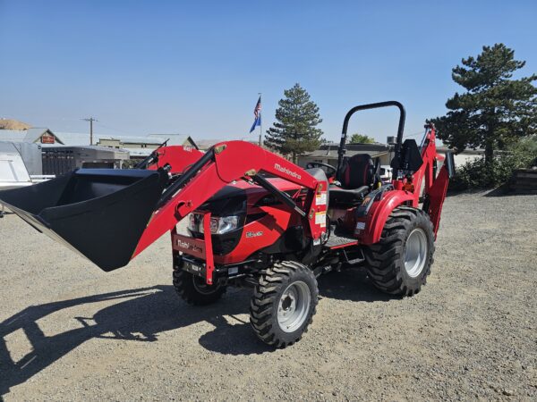 2024 Mahindra 1640 Tractor with Loader and Backhoe - Image 3