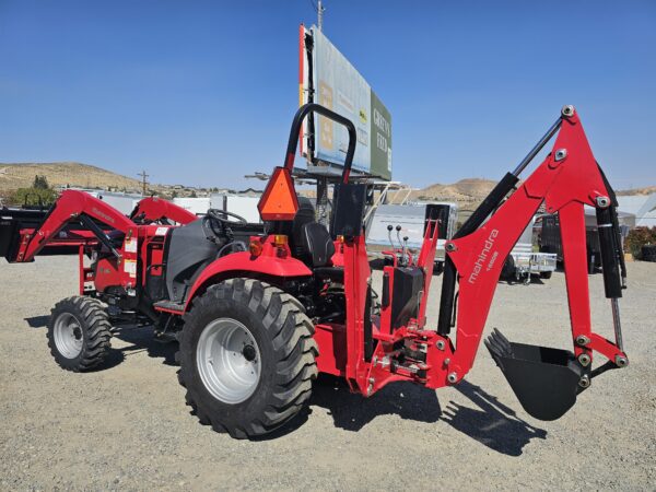 2024 Mahindra 1640 Tractor with Loader and Backhoe - Image 4