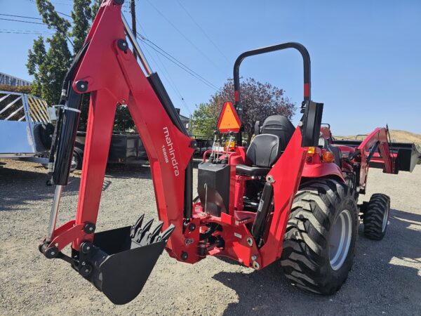 2024 Mahindra 1640 Tractor with Loader and Backhoe - Image 5