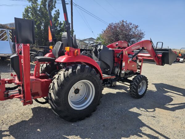 2024 Mahindra 1640 Tractor with Loader and Backhoe - Image 6