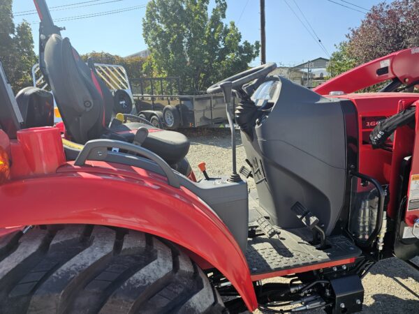 2024 Mahindra 1640 Tractor with Loader and Backhoe - Image 7