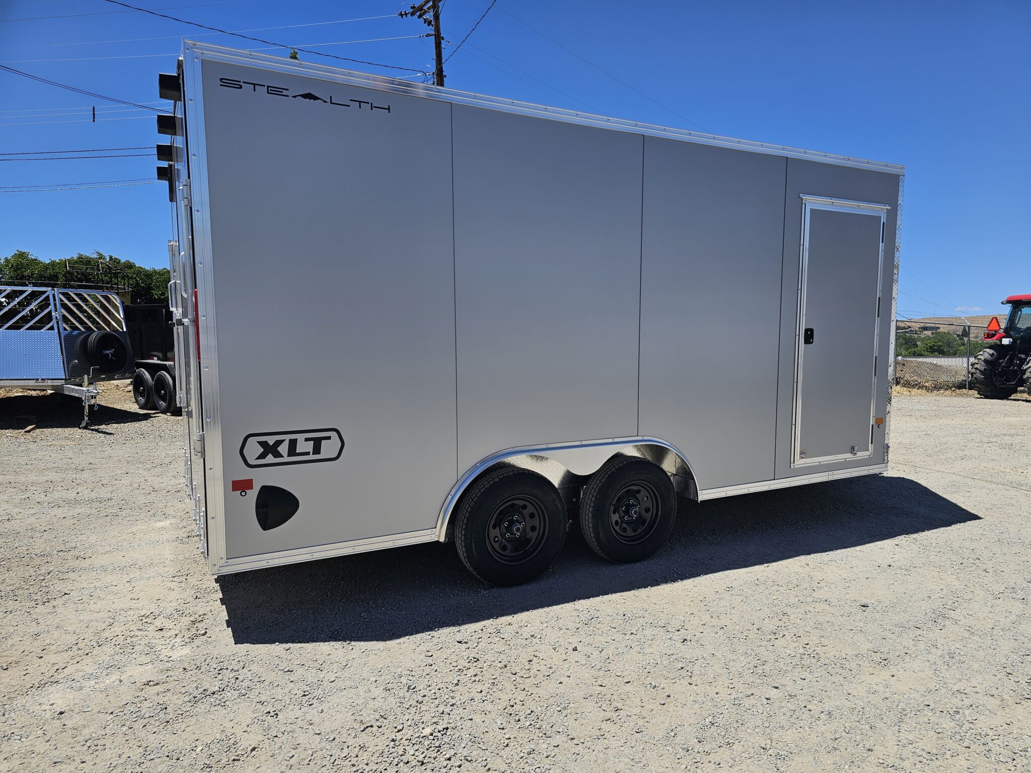 2026 Alcom 8.5'x16' V-Nose Stealth XLT Car Hauler - Image 3