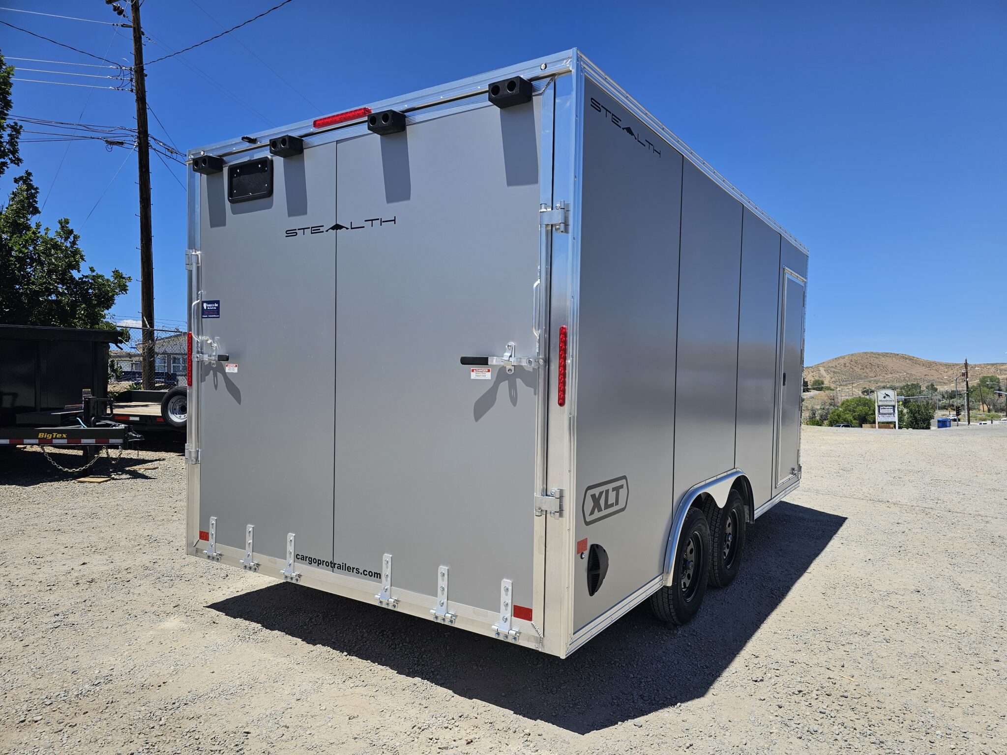 2026 Alcom 8.5'x16' V-Nose Stealth XLT Car Hauler - Image 7